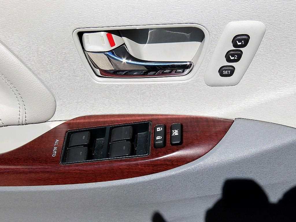 Toyota Sienna — photo 11