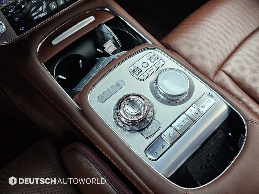 Genesis G90 — photo 09