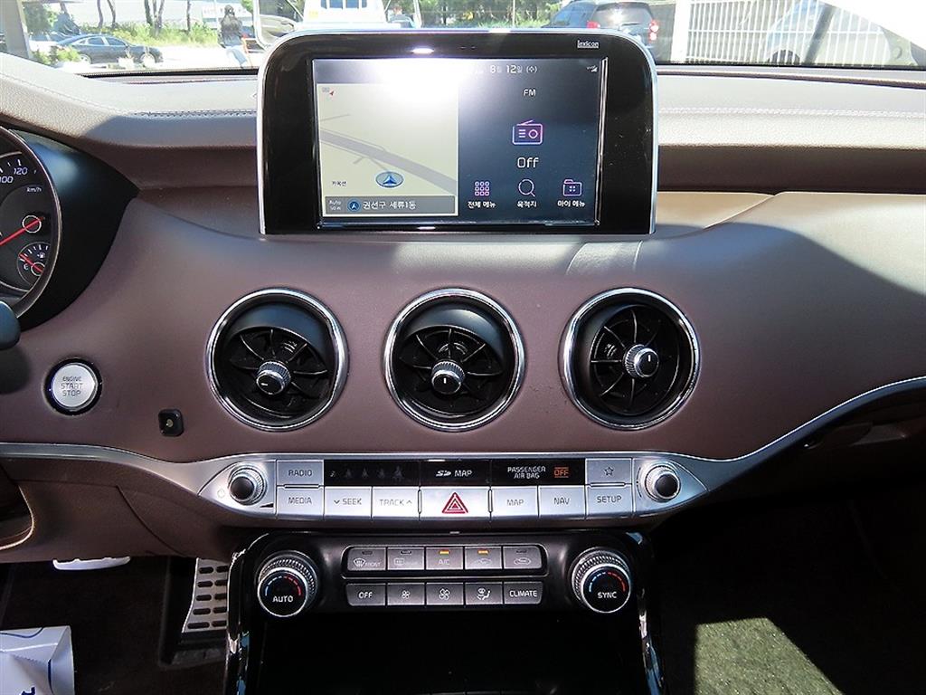 Kia Stinger — photo 13