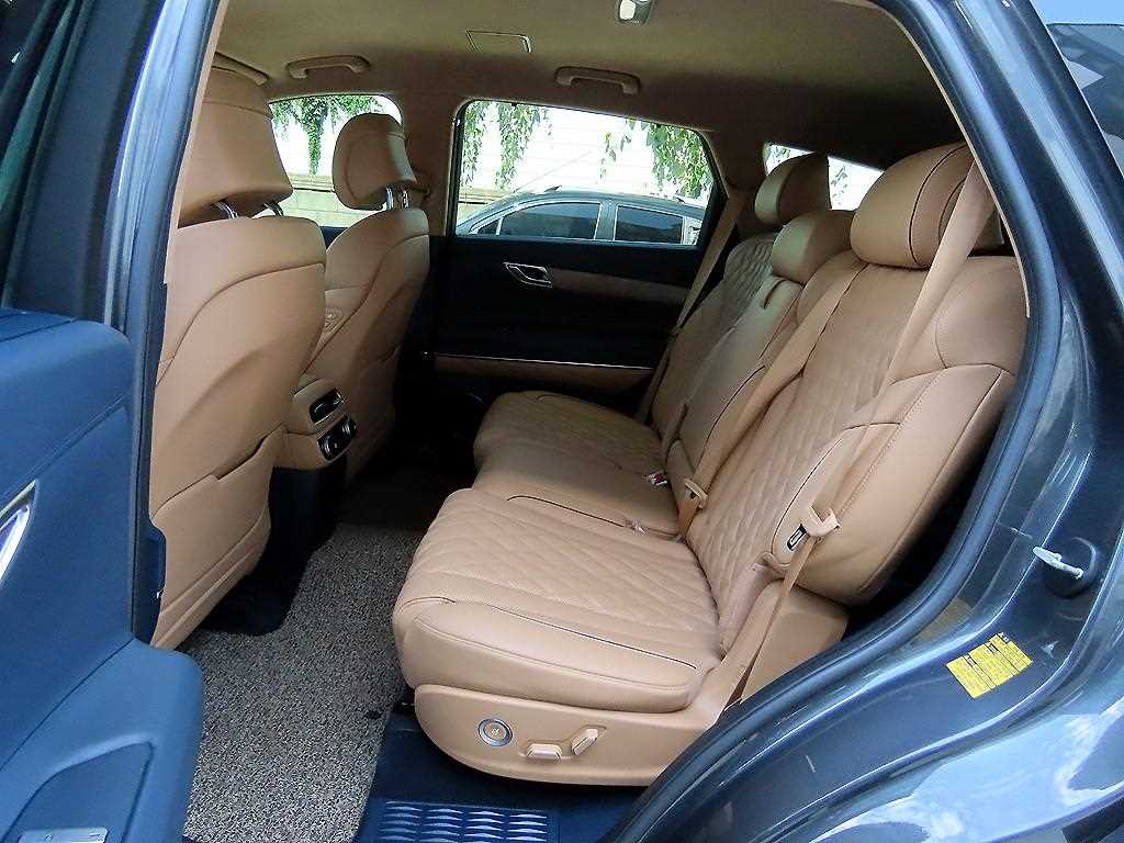 Genesis GV80 — photo 06