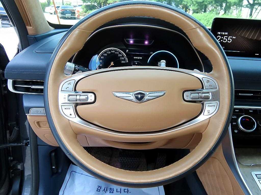 Genesis GV80 — photo 08