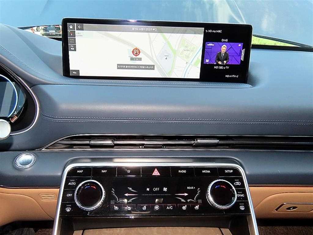 Genesis GV80 — photo 12