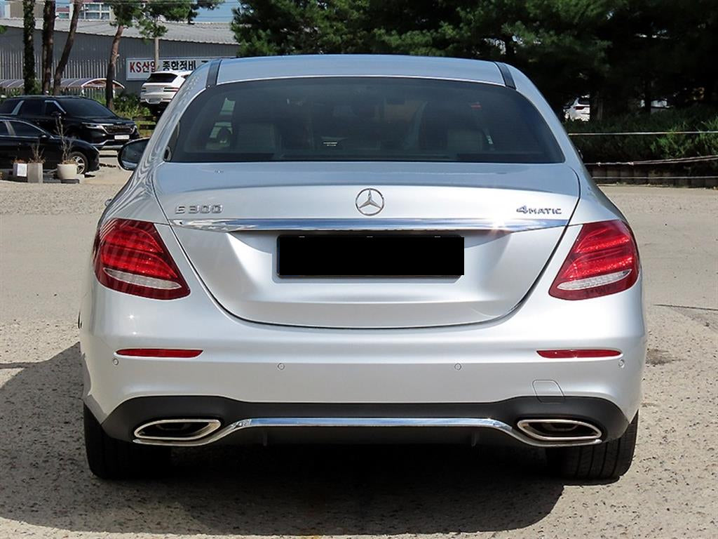 Mercedes-Benz E-Class — photo 04