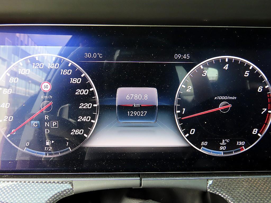Mercedes-Benz E-Class — photo 09