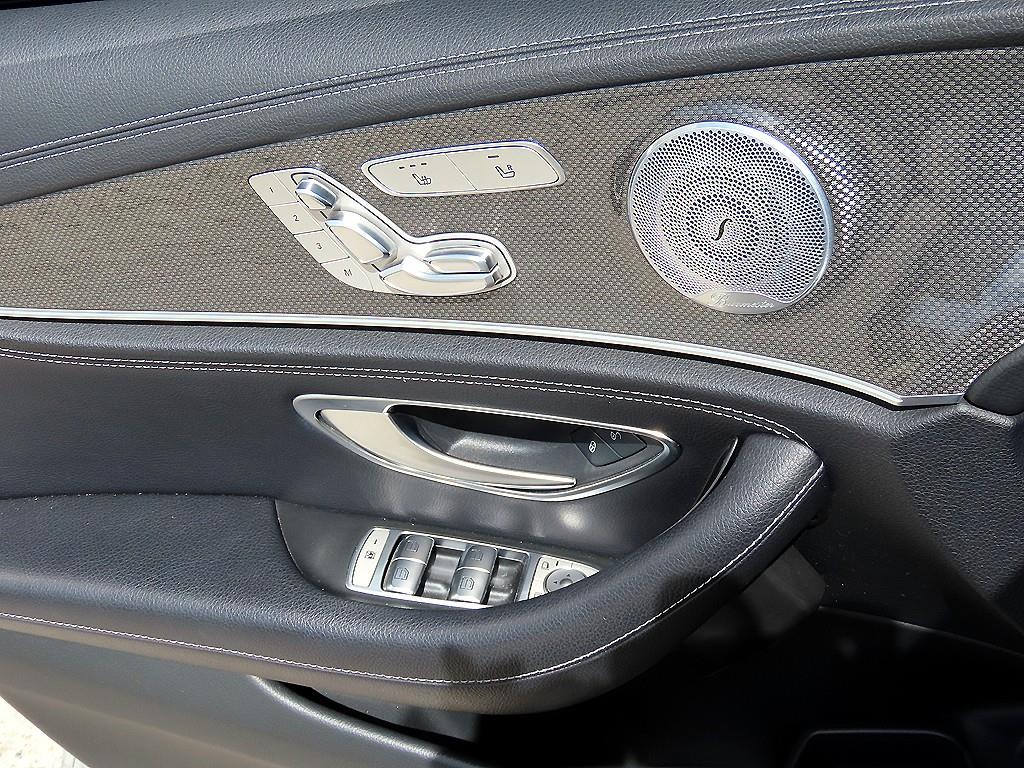 Mercedes-Benz E-Class — photo 12