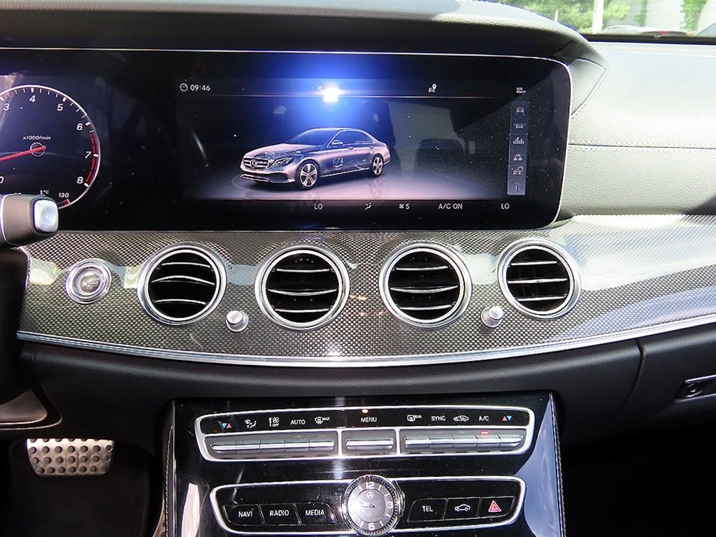 Mercedes-Benz E-Class — photo 15