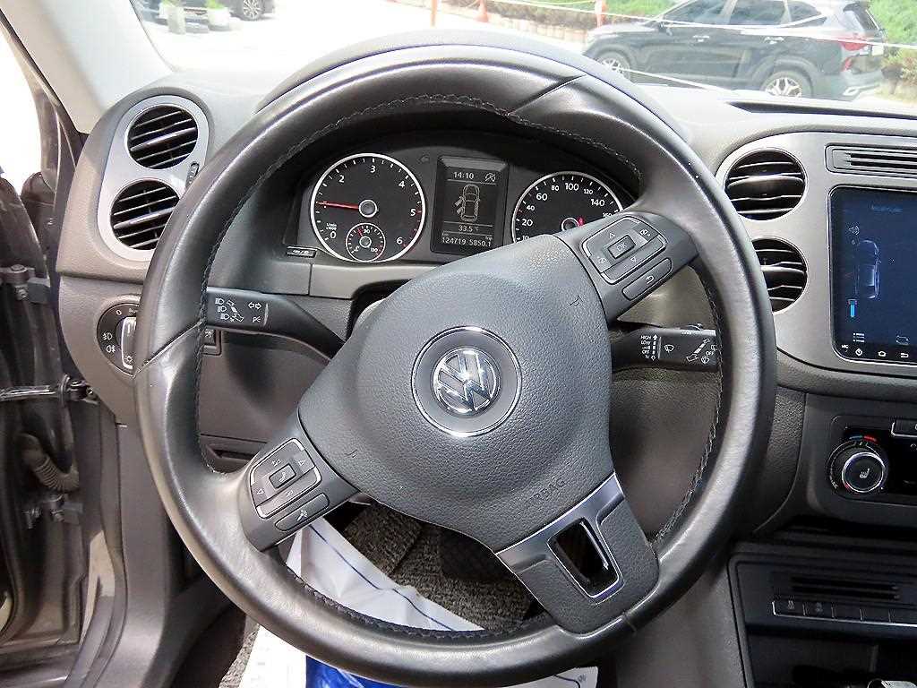 Volkswagen Tiguan — photo 08