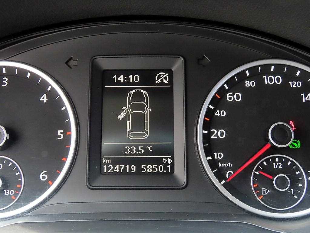 Volkswagen Tiguan — photo 09