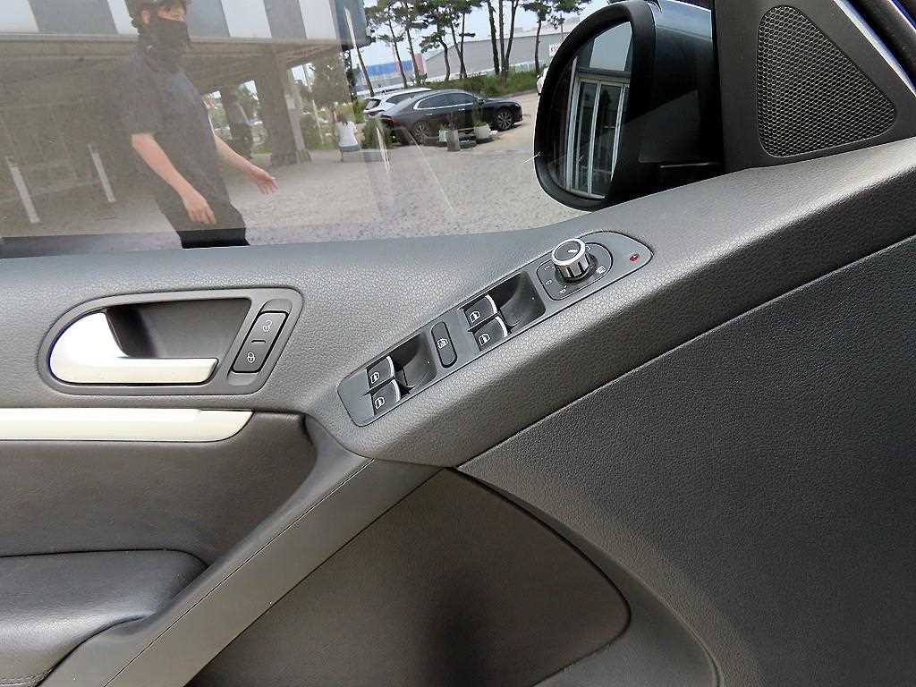 Volkswagen Tiguan — photo 11