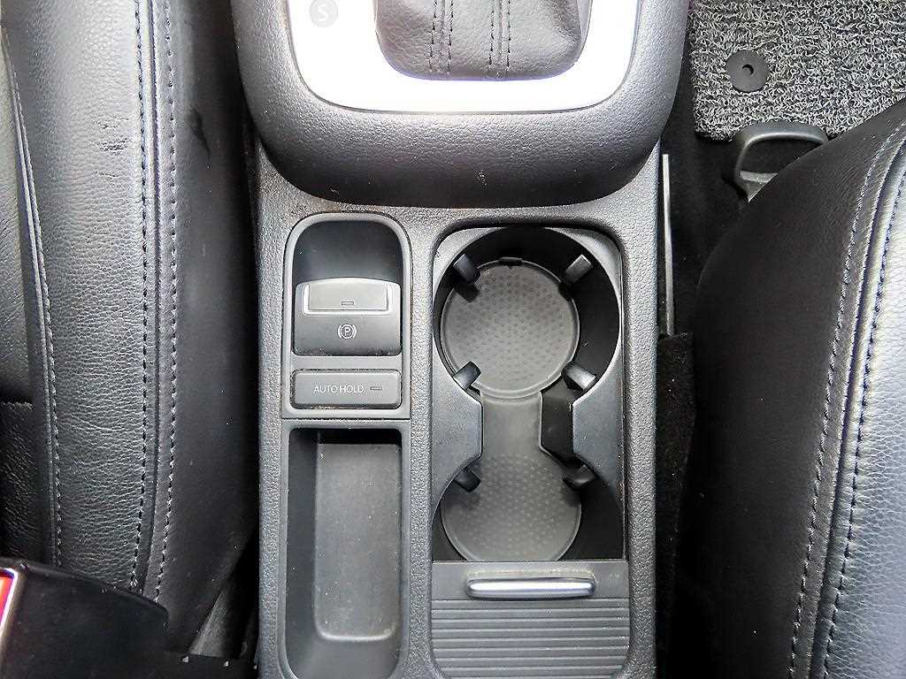Volkswagen Tiguan — photo 12