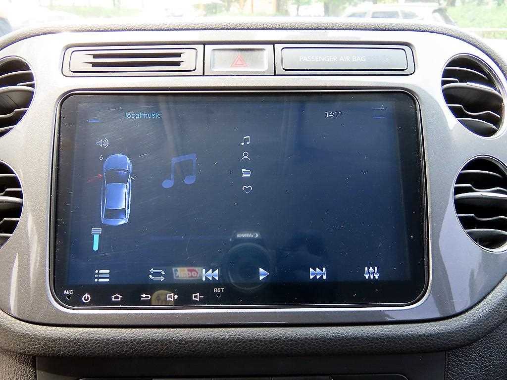 Volkswagen Tiguan — photo 14