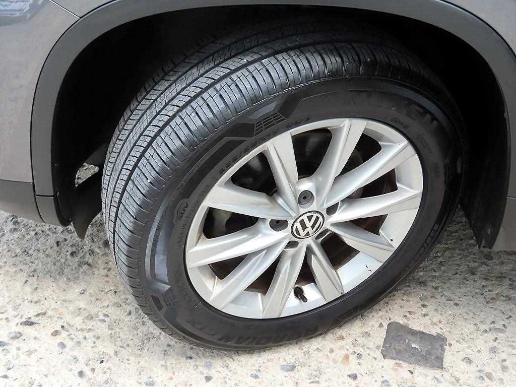 Volkswagen Tiguan — photo 19