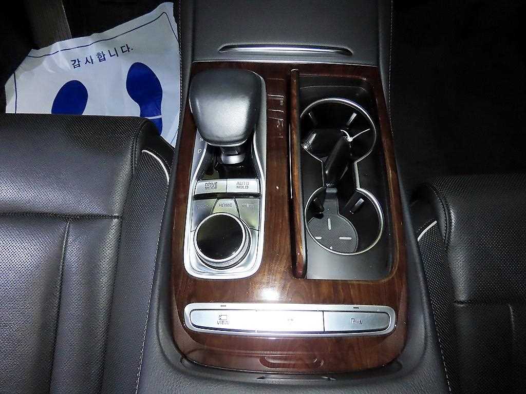 Kia K9 — photo 12