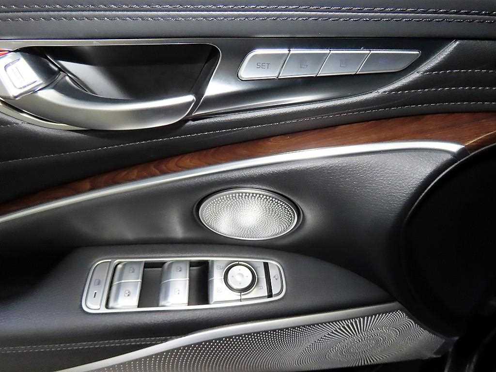 Kia K9 — photo 13