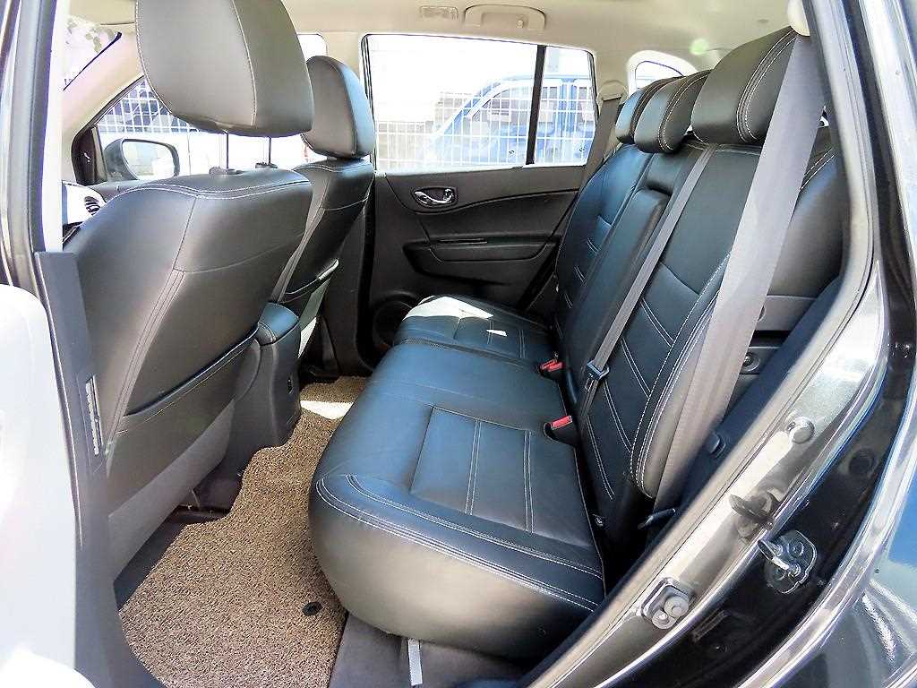 RENAULT QM5  — photo 06