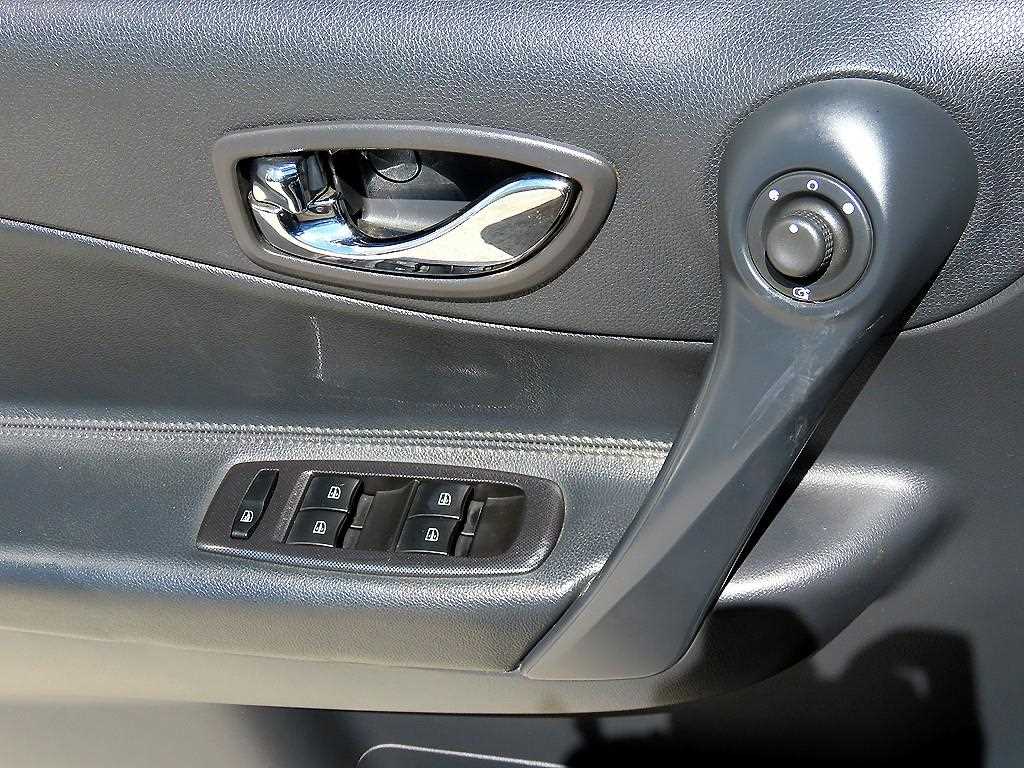 RENAULT QM5  — photo 11