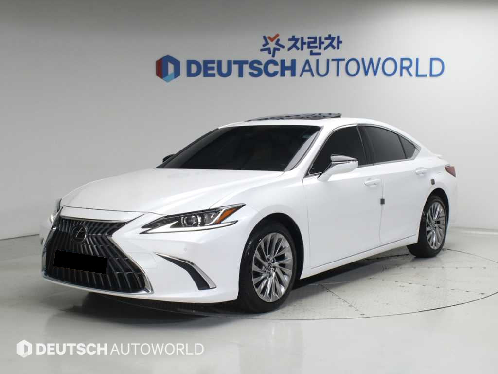 Lexus ES — photo 01