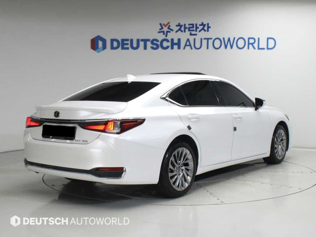Lexus ES — photo 02