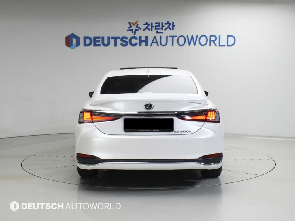 Lexus ES — photo 04