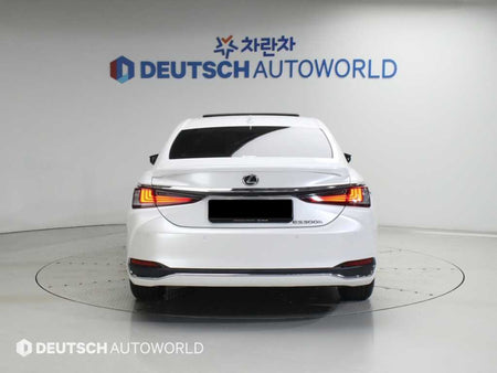 Lexus ES — photo 04