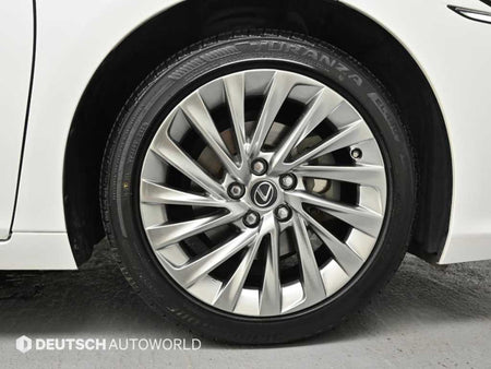 Lexus ES — photo 05