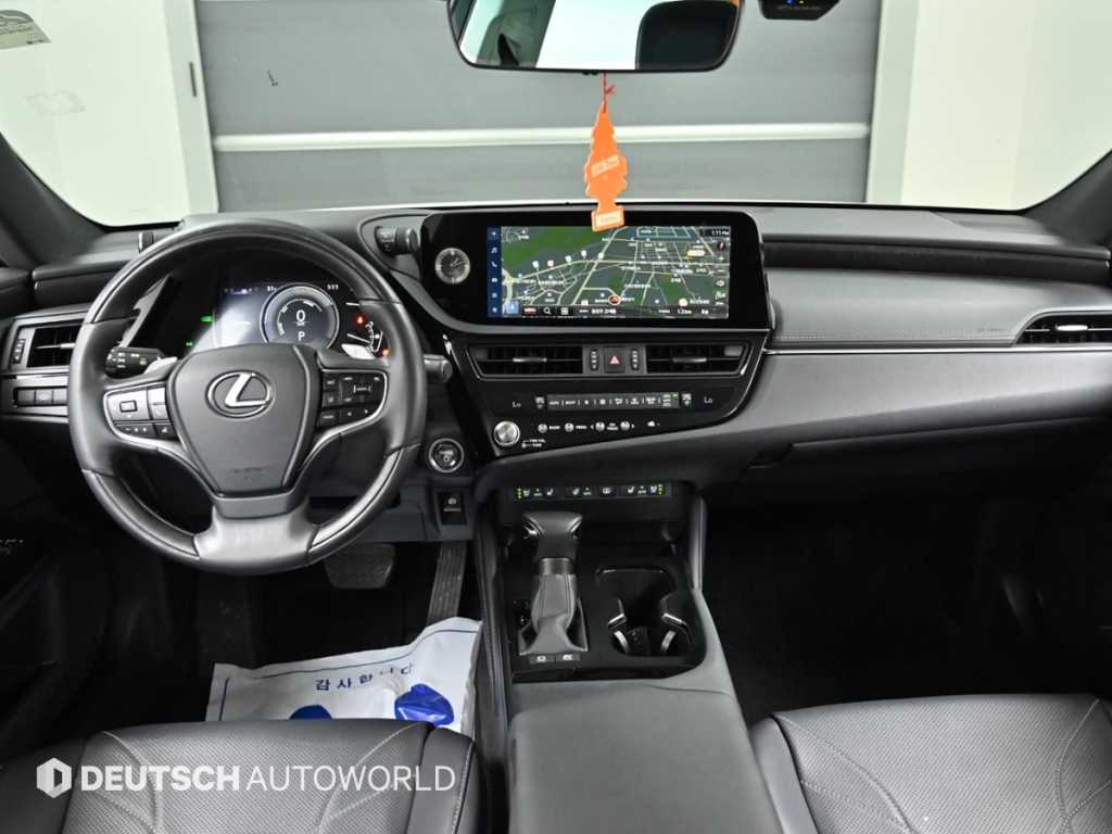 Lexus ES — photo 07