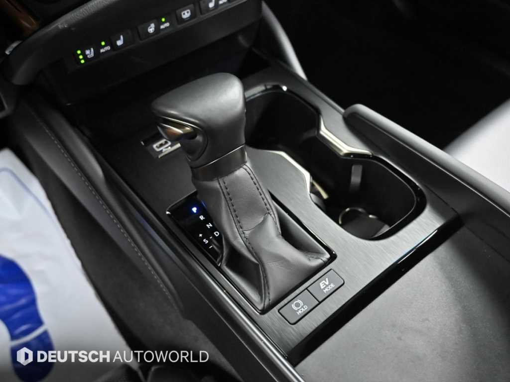 Lexus ES — photo 09