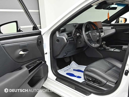 Lexus ES — photo 11