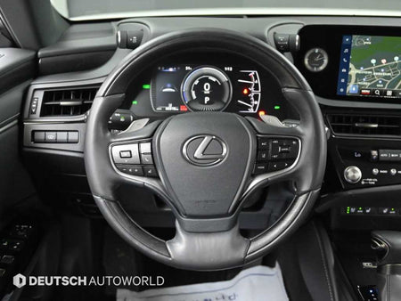 Lexus ES — photo 13