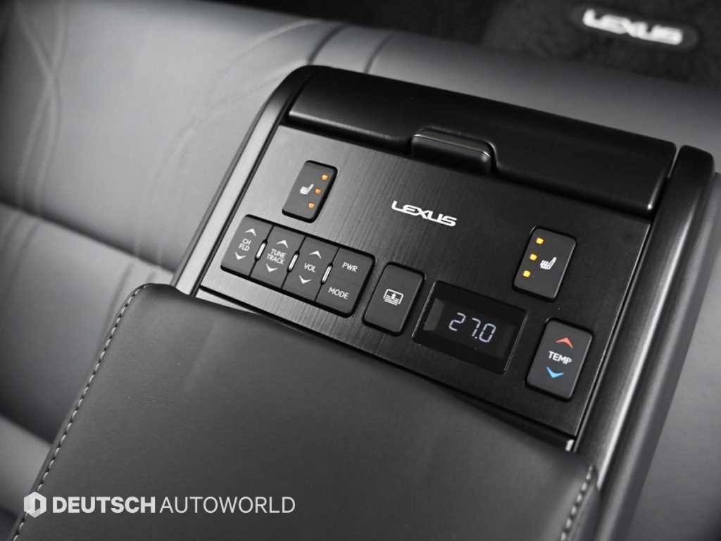 Lexus ES — photo 16