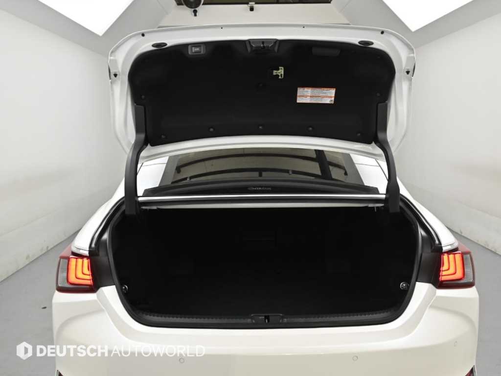 Lexus ES — photo 19