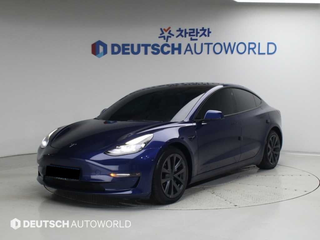 Tesla Model 3 — photo 01