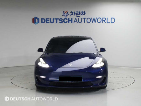 Tesla Model 3 — photo 03