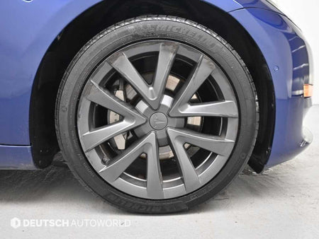 Tesla Model 3 — photo 05