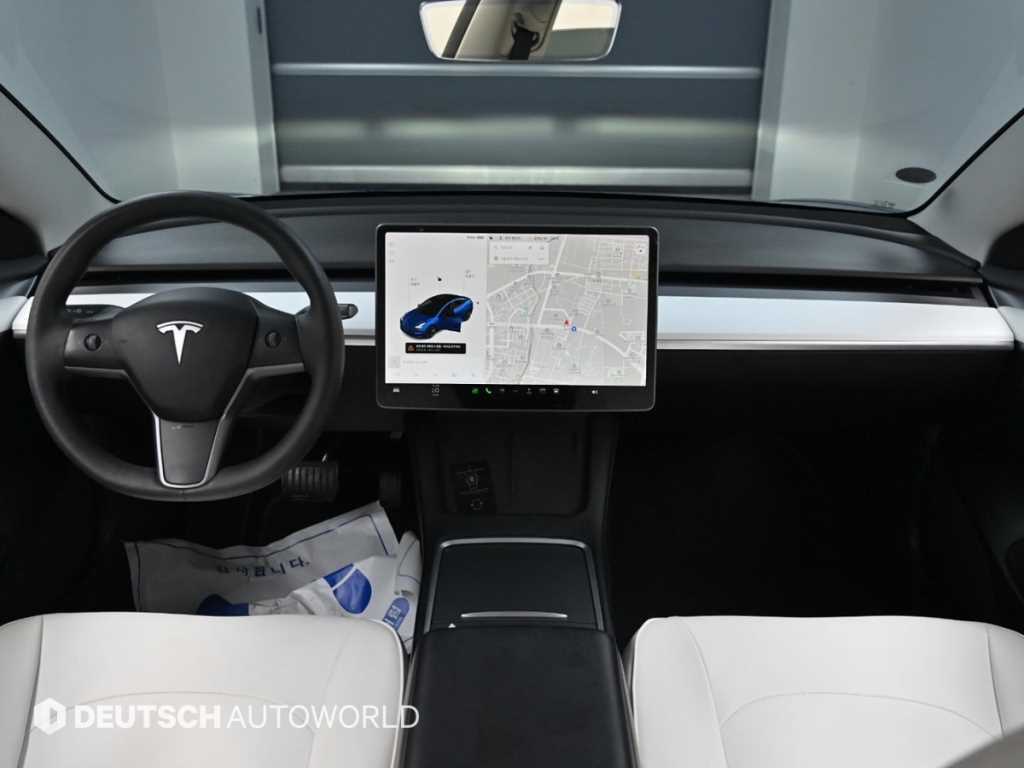Tesla Model 3 — photo 07
