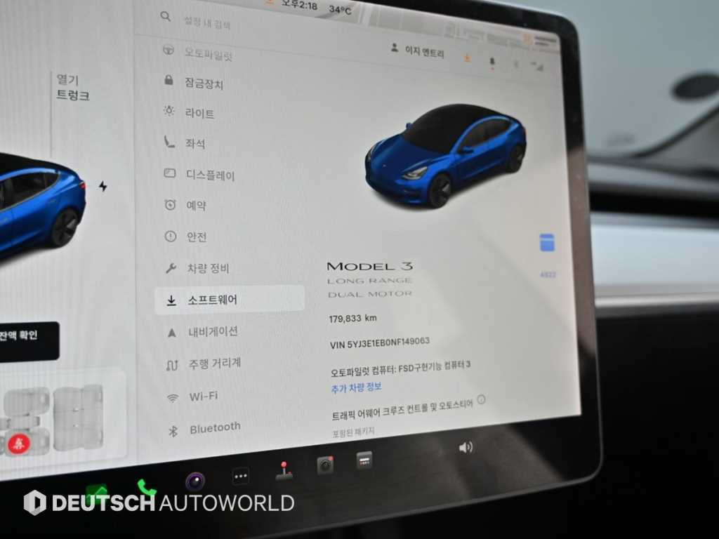 Tesla Model 3 — photo 08