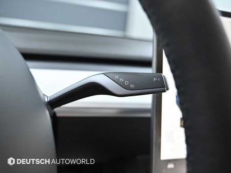 Tesla Model 3 — photo 09