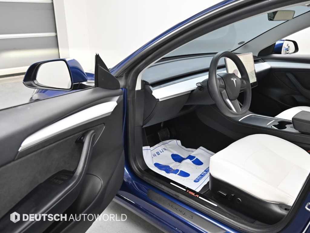 Tesla Model 3 — photo 11