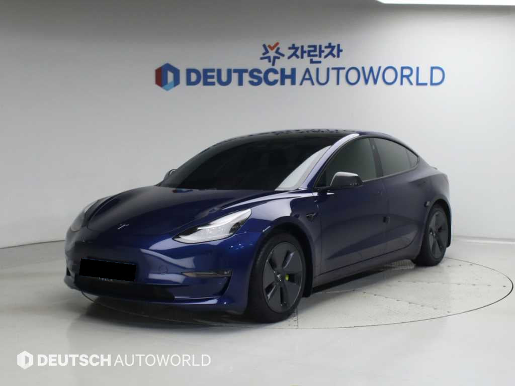Tesla Model 3 — photo 01