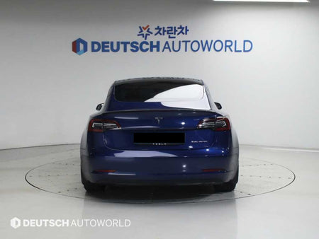 Tesla Model 3 — photo 04