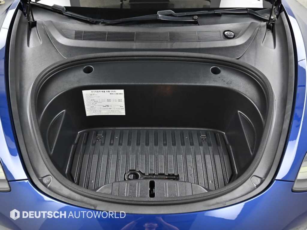Tesla Model 3 — photo 06