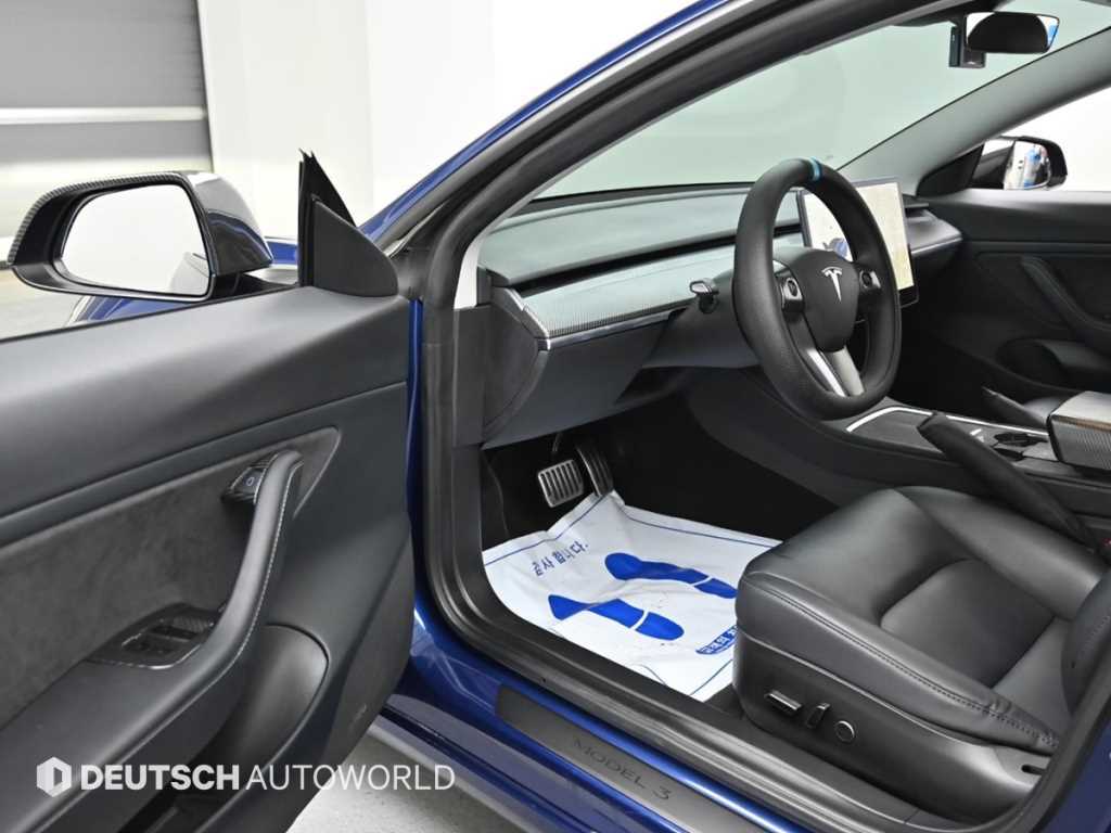 Tesla Model 3 — photo 11