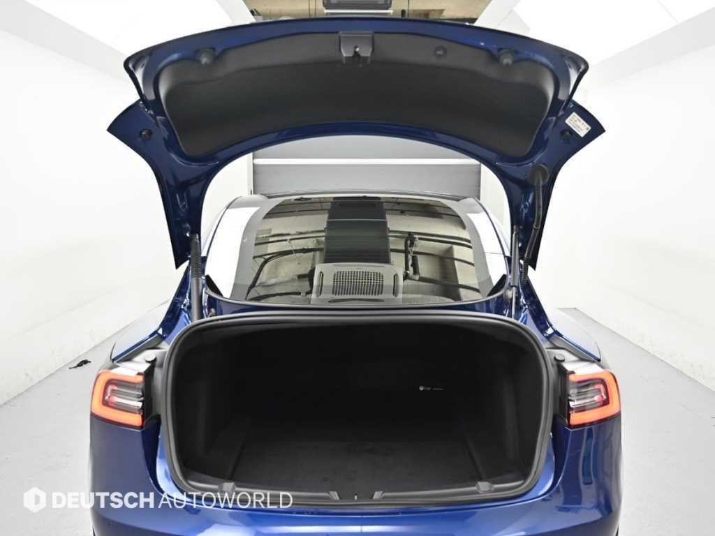 Tesla Model 3 — photo 19