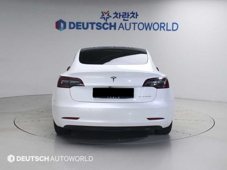 Tesla Model 3 — photo 04