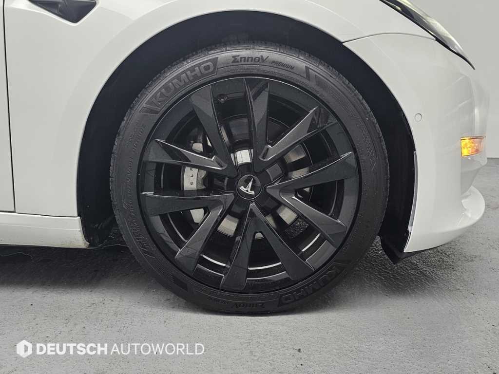 Tesla Model 3 — photo 05