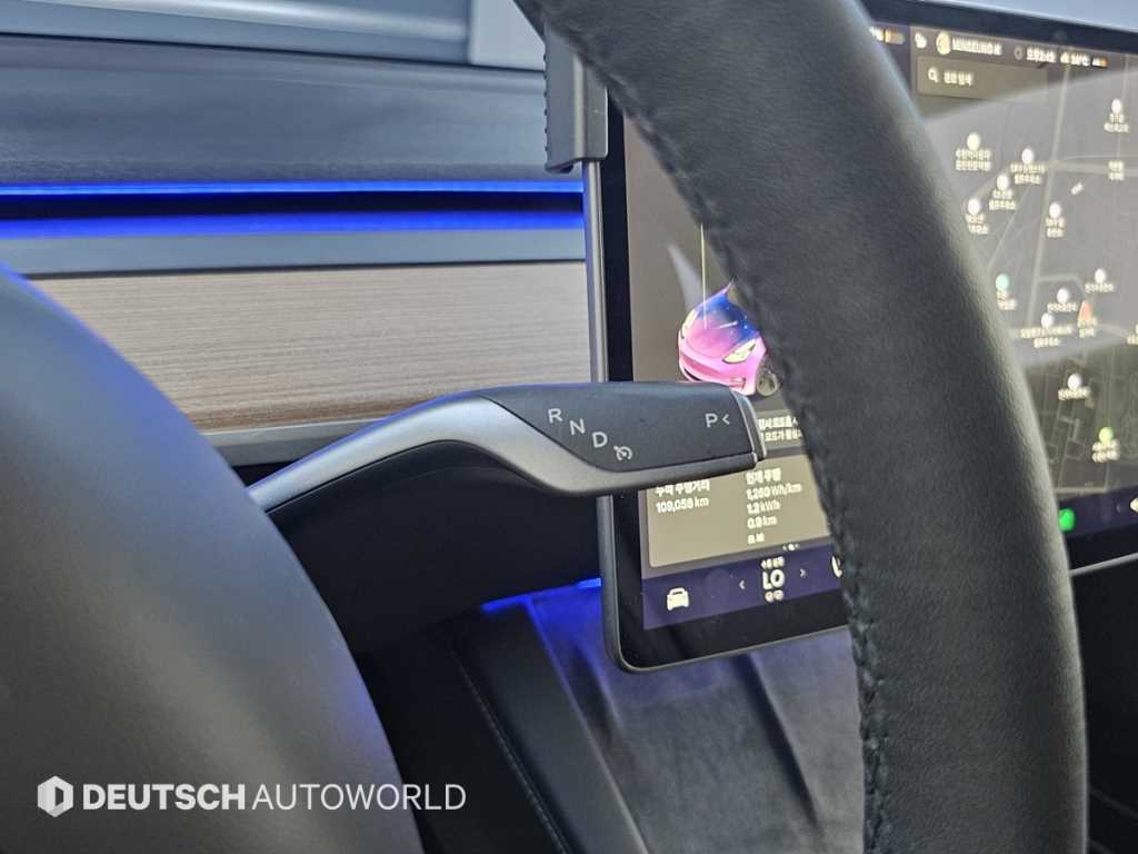 Tesla Model 3 — photo 09