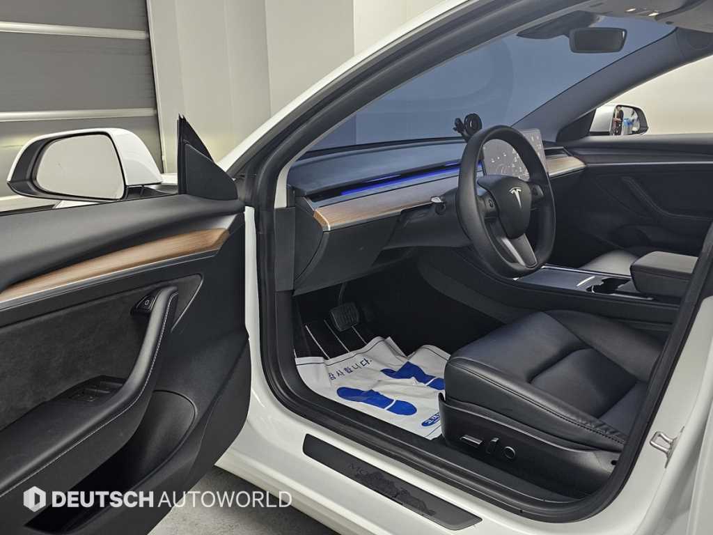 Tesla Model 3 — photo 11