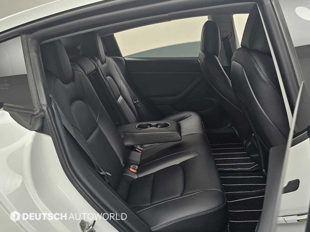 Tesla Model 3 — photo 12