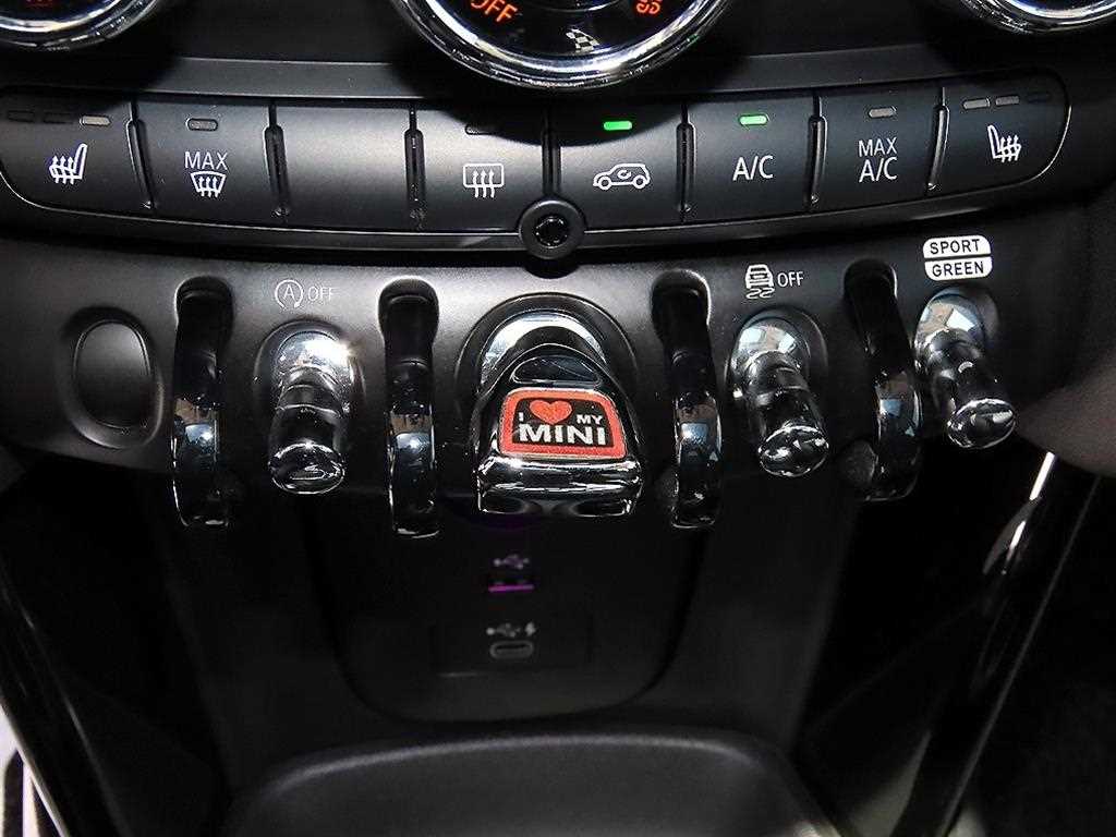 Mini Cooper — photo 13
