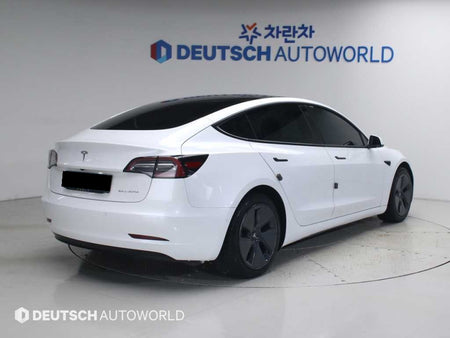 Tesla Model 3 — photo 02